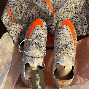 NWT Nike superfly 7  Elite soccer cleats. Size 8 women’s/size 9.5 men’s.